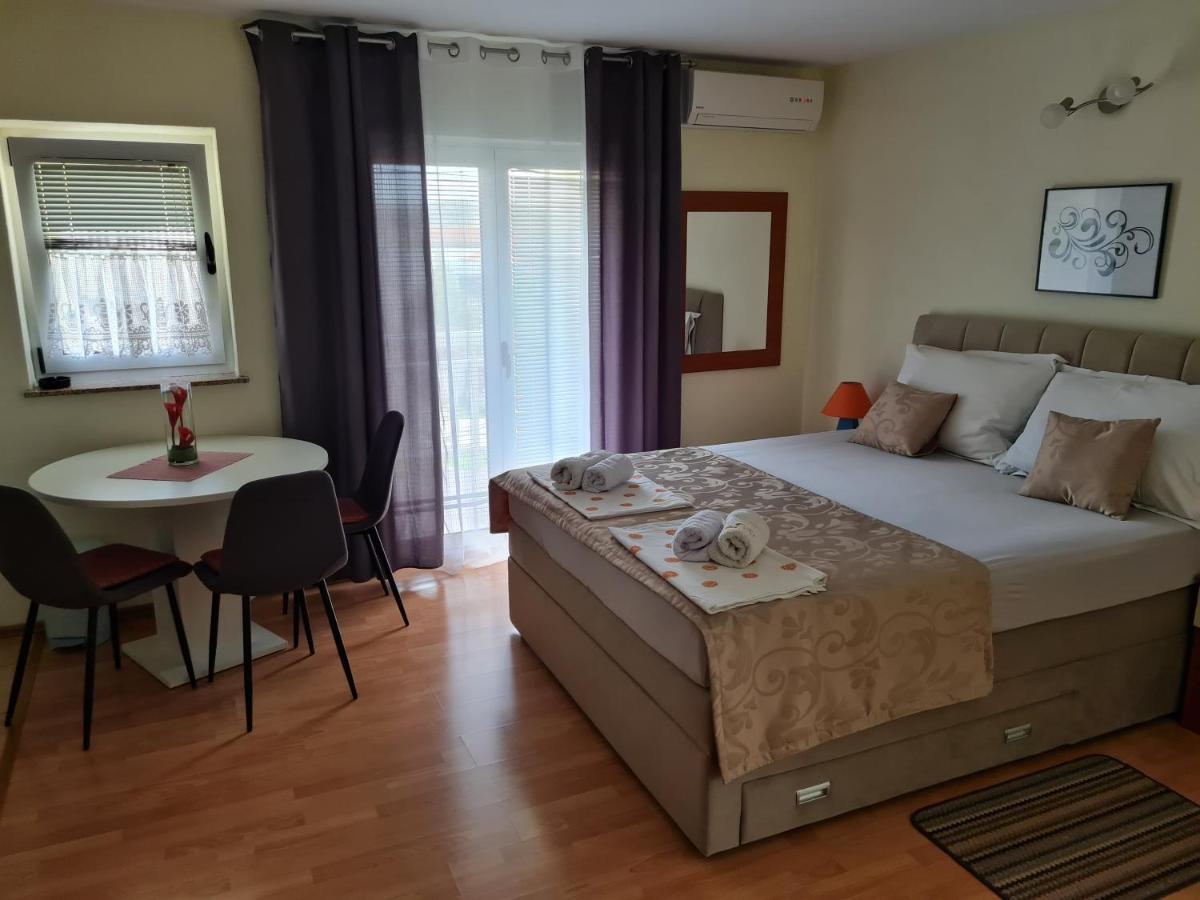 שיבניק Apartments Bosnjak מראה חיצוני תמונה